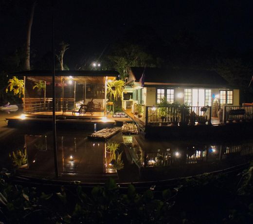Pae Baan Baan Uthai Thani
