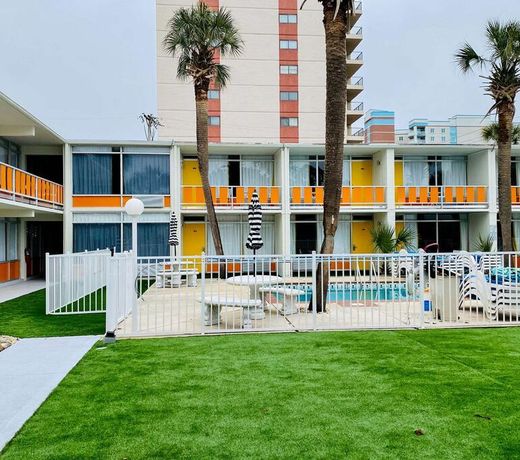 Holiday Shores, Ascend Hotel Collection