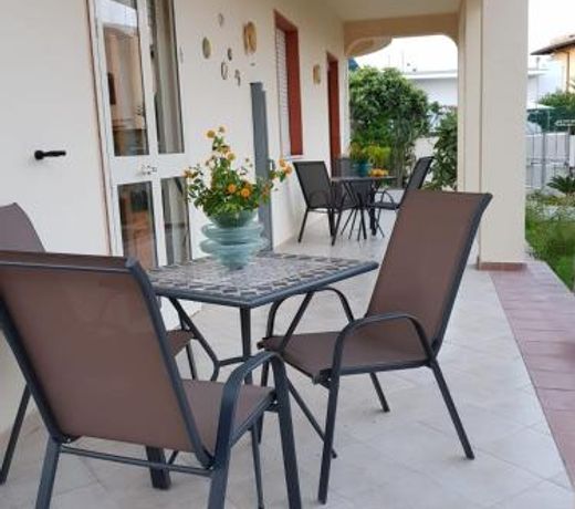 Confetti di Mandorla beach house