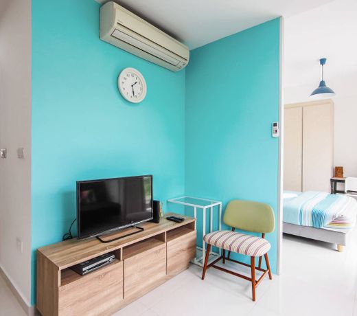 Cozy Studio with Pool Access on Seraya Lane 202