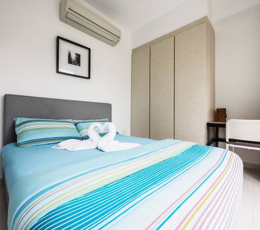 Cozy Studio with Pool Access on Seraya Lane 202