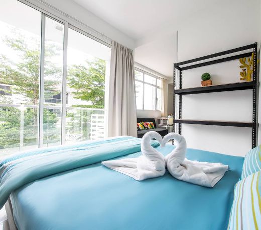 Cozy Studio with Pool Access on Seraya Lane 202