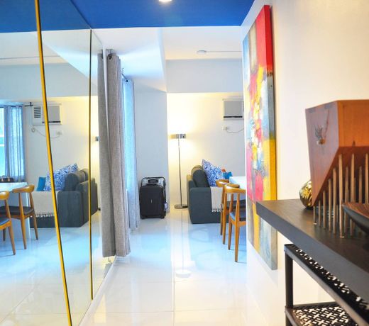 Avida Towers Centera, One Bedroom Suite c/w Wifi & NETFLIX