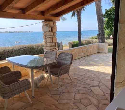 Karigador beach house