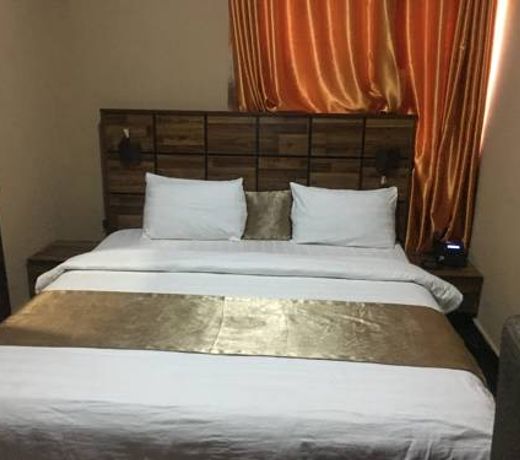 Momak 5 Hotel and Suites