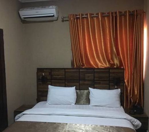 Momak 5 Hotel and Suites