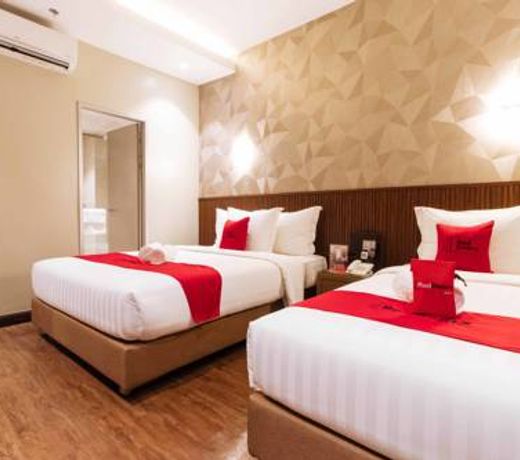 RedDoorz Premium @ South Triangle Quezon City