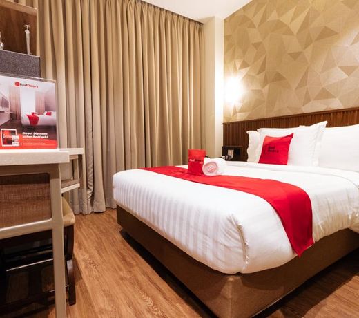 RedDoorz Premium @ South Triangle Quezon City