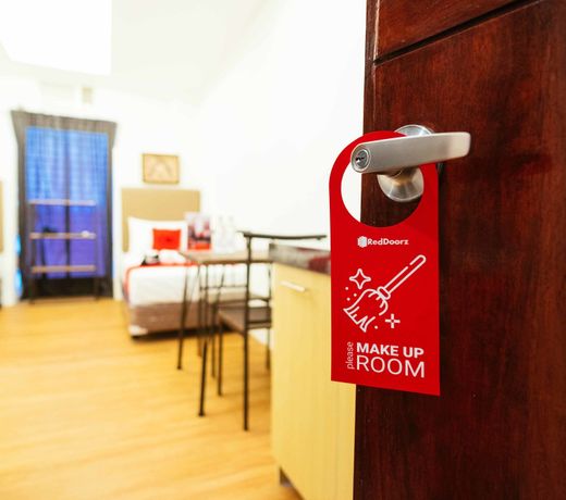 Reddoorz Plus Near Commonwealth Regalado