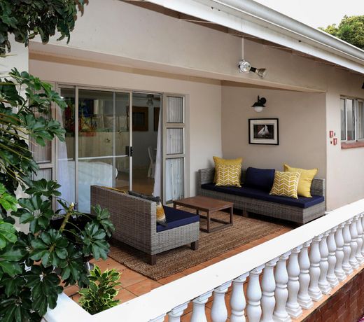 Banana Palm Luxury Cottage