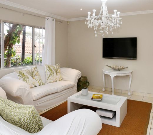 Banana Palm Luxury Cottage