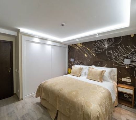 Aparthotel Esquirol