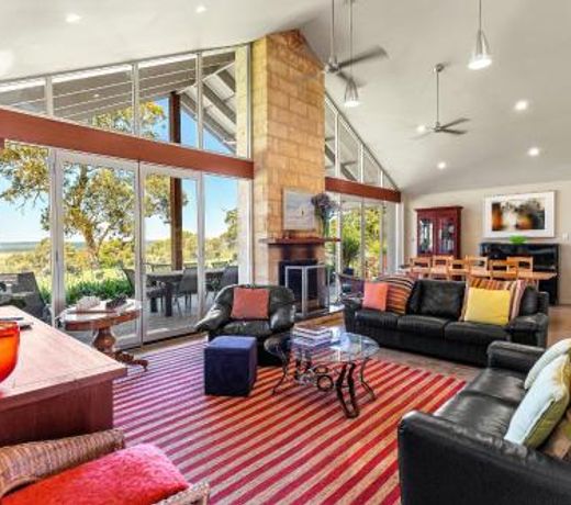 Kenwood Bank Vineyard Retreat