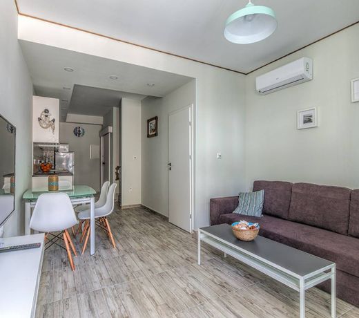 New! Stylish Seafront Townhouse with parking