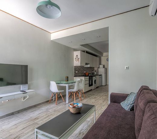 New! Stylish Seafront Townhouse with parking