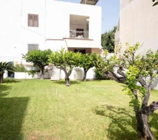 Casa Lisa a due passi dal mare con ampio giardino