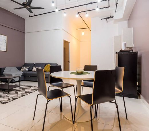 2 BR | 7 MINUTES TO KLCC | Kids Games & Movies