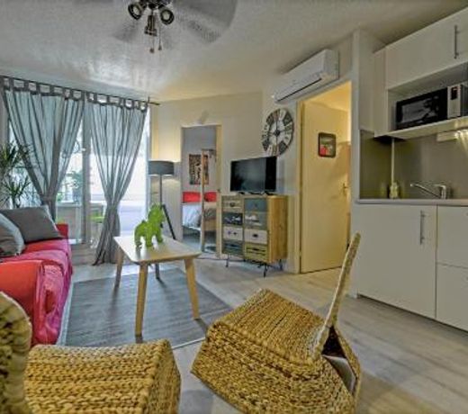 T2 cosy de 41m2 Ã  400 m de la plage, residence avec piscine.