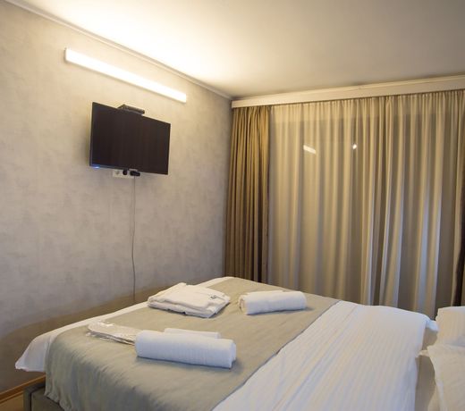 9 Rooms