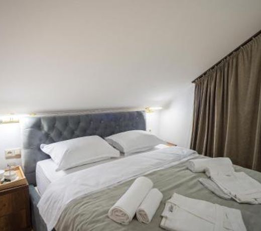 9 Rooms
