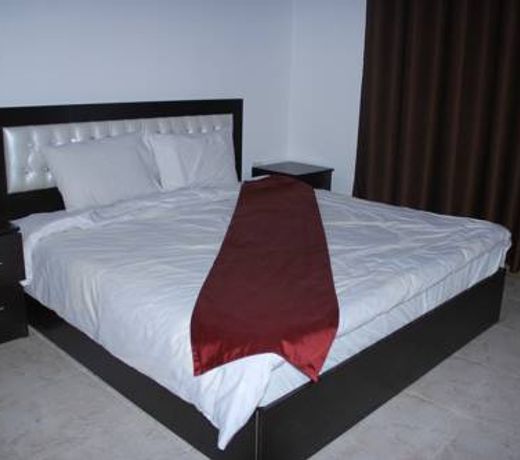 Weekend Hotel