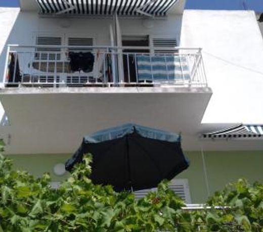 Apartments by the sea Tucepi, Makarska - 16037