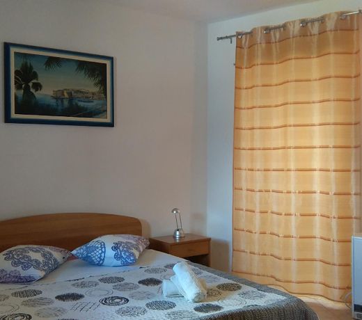 House for families and pets welcome