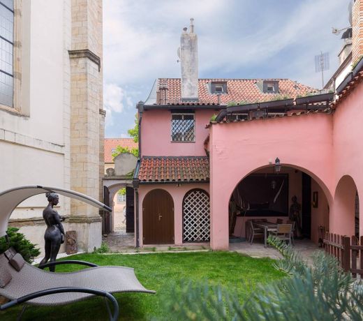 Monastery gallery apartment with garden and parking