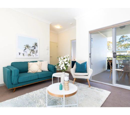 Light, bright and spacious unit close to beaches