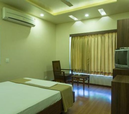 JK Rooms 137 Majestic Annexe - Opp Airport