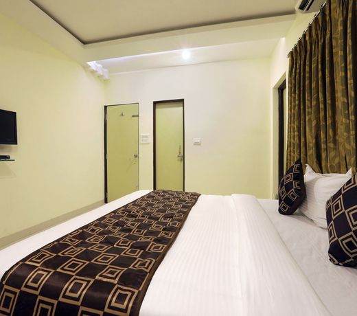 OYO 10507 Hotel Platinum