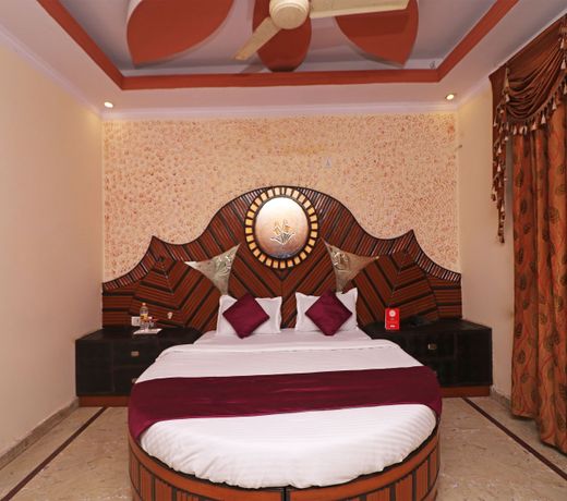 OYO 11603 President Inn