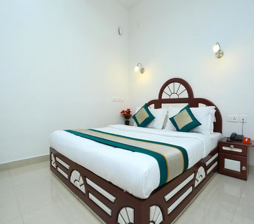 OYO 12759 Hotel Lumino