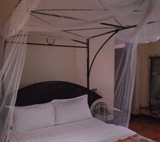 Two seasons Hotel