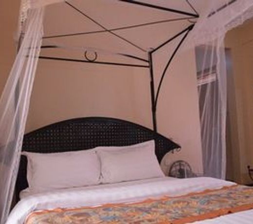 Two seasons Hotel