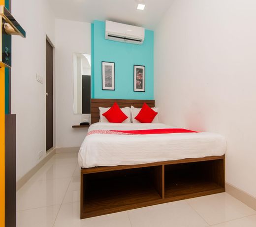 OYO Flagship 13885 Metro Residency
