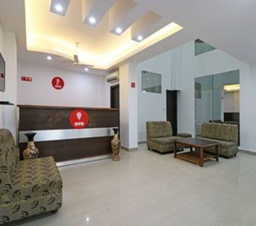 OYO 9915 Petals Inn