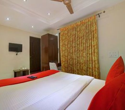 OYO 12941 Hotel Forest Transit