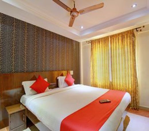 OYO 12941 Hotel Forest Transit