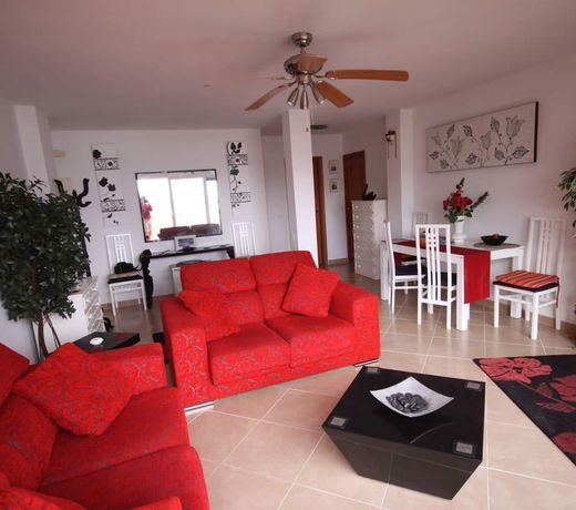 Star Alpha- Renovated apartment with swimming pool