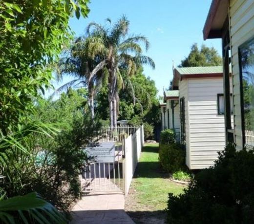 Parkes Country Cabins