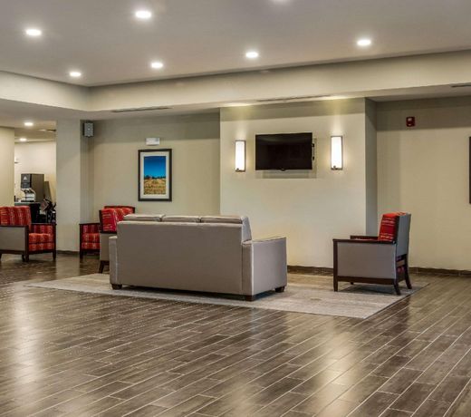 Comfort Suites