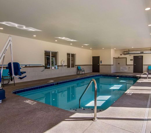 Comfort Suites