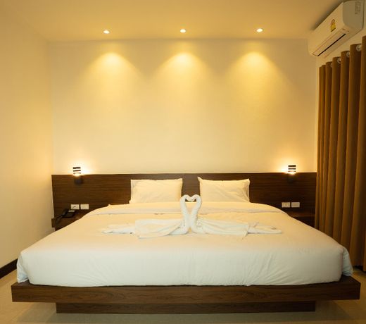 Intouch Riverside Hotel