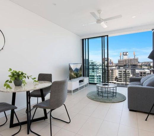Hope Street Apartments by CLLIX