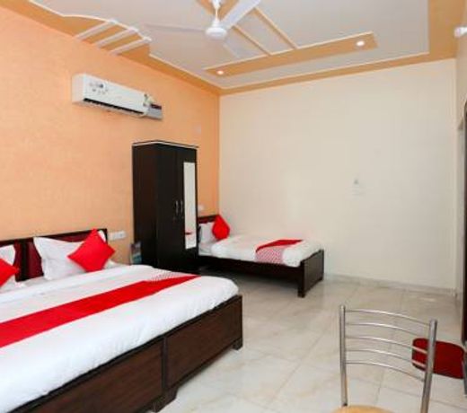 OYO 17066 Hotel Pushpa Palace