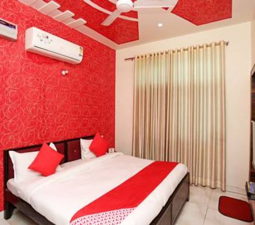 OYO 17066 Hotel Pushpa Palace
