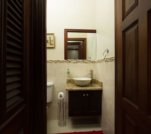 New Kingston Guest Apartment at Inglaterra III