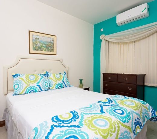 New Kingston Guest Apartment at Inglaterra III