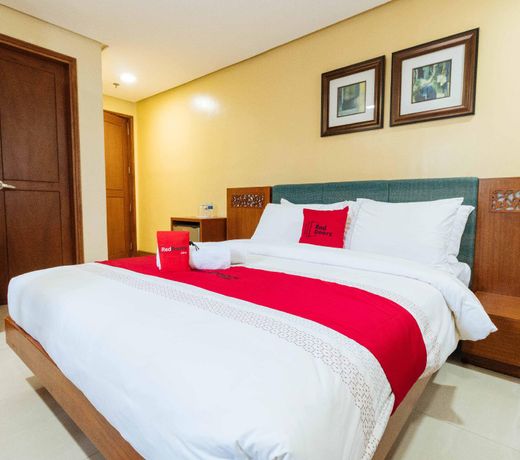 RedDoorz Plus near Vito Cruz Manila